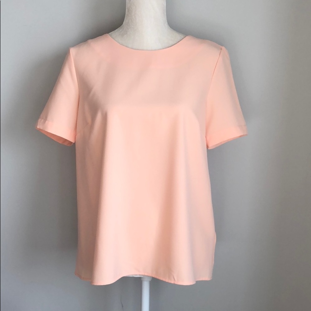 Peach Banana Republic blouse with tulip hem. Sz s